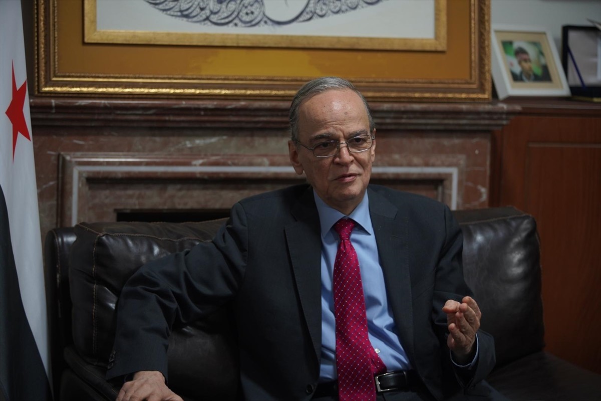 Suriye Muhalif ve Devrimci Güçler Ulusal Koalisyonu (SMDK) Başkanı Hadi el-Bahra, Beşşar Esed...