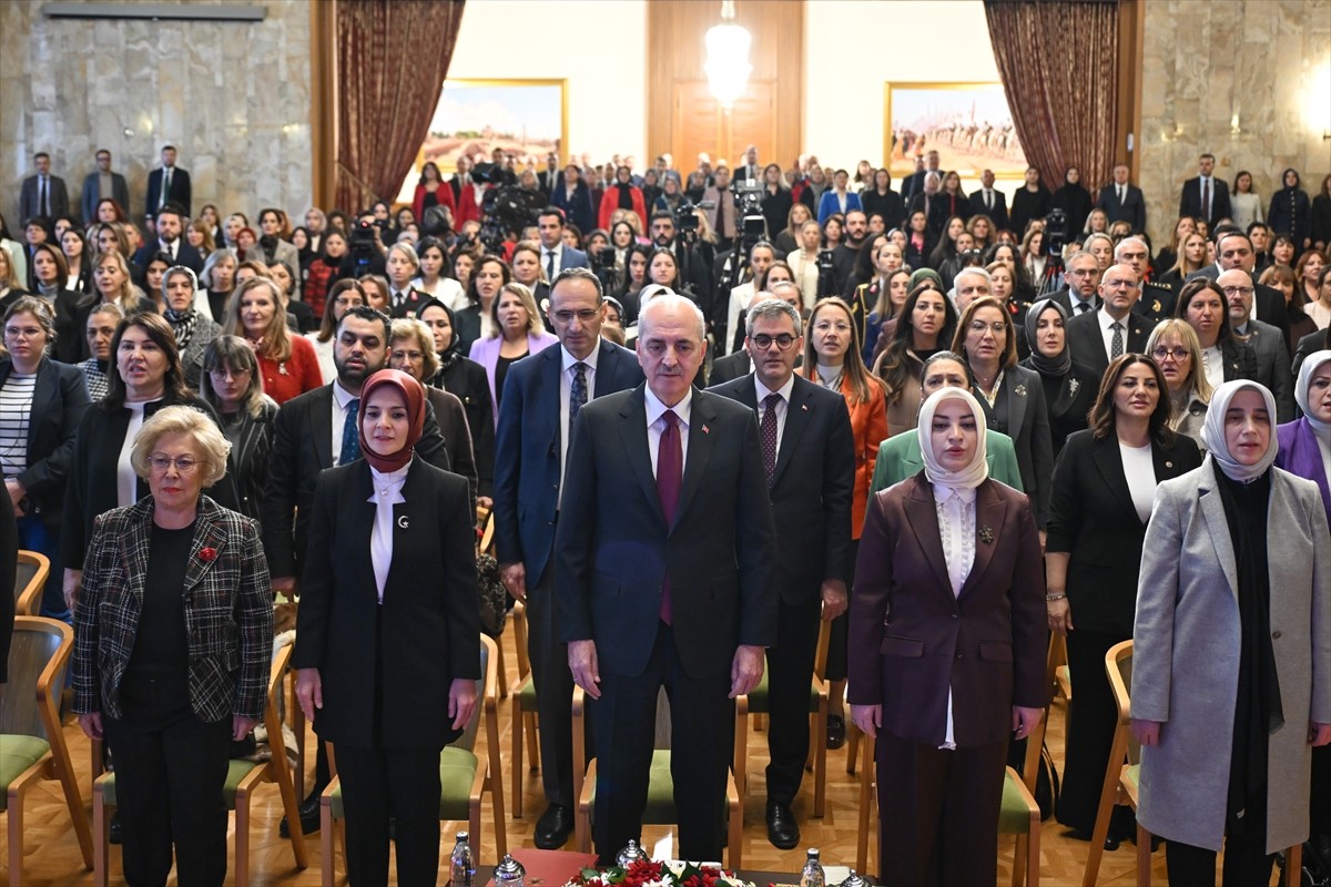 TBMM Başkanı Numan Kurtulmuş (ortada), Meclis Tören Salonu'nda düzenlenen "Türk Kadınının Seçme ve...