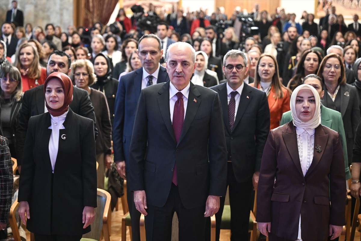 TBMM Başkanı Numan Kurtulmuş (ortada), Meclis Tören Salonu'nda düzenlenen "Türk Kadınının Seçme ve...