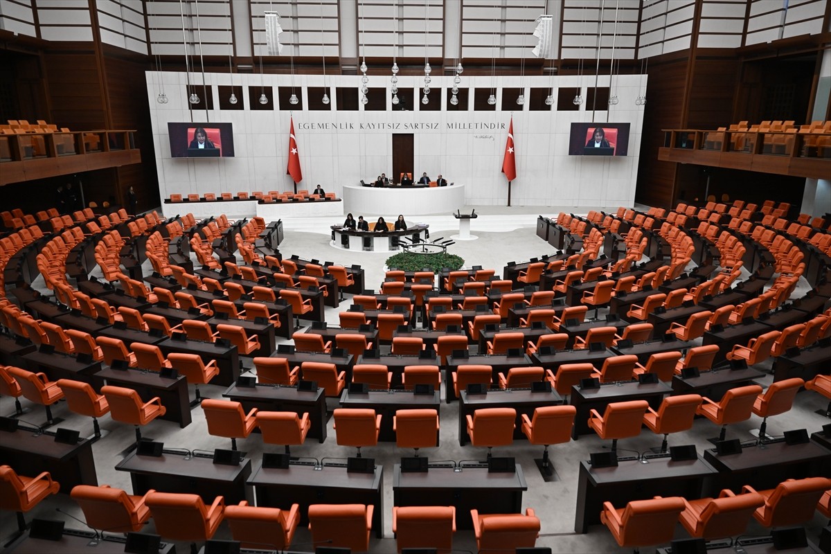 TBMM Genel Kurulu, Başkanlık Divanı teşekkül etmediği için toplanamadı. TBMM Başkanvekili Gülizar...