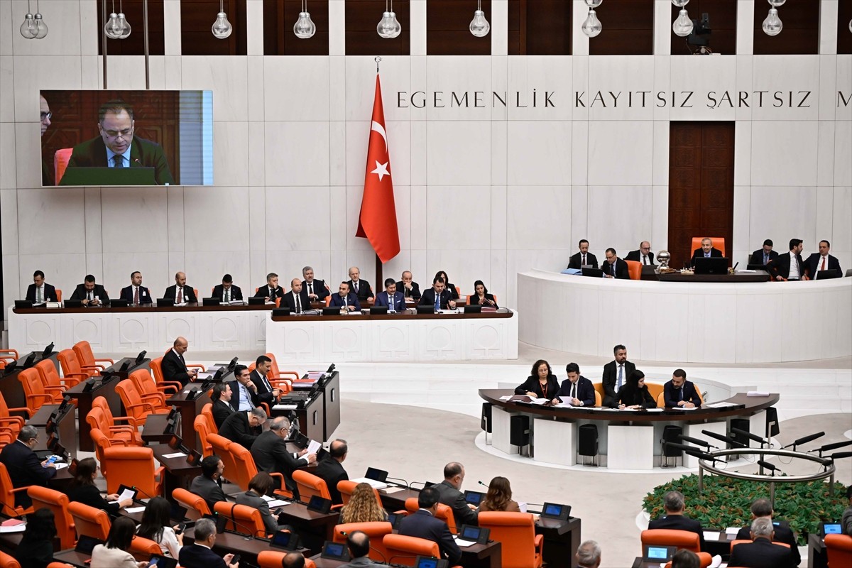 TBMM Genel Kurulunda, Çevre, Şehircilik ve İklim Değişikliği Bakanlığı ile Sanayi ve Teknoloji...