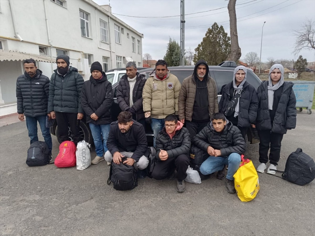 Tekirdağ'da jandarma ekiplerince düzenlenen "Düzensiz Göçle Mücadeleye Yönelik Huzur...