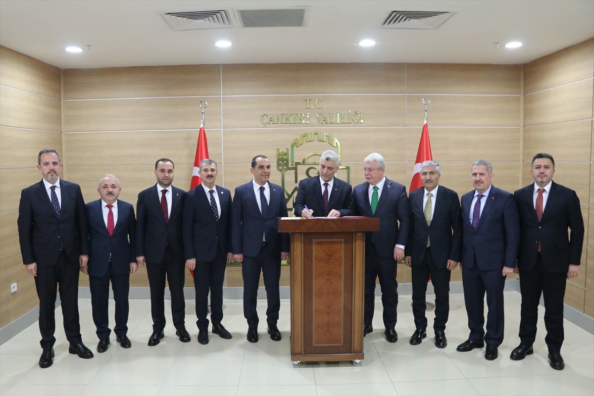 Ticaret Bakanı Ömer Bolat, AK Parti Çankırı 8. Olağan İl Kongresi'ne katılmak üzere geldiği kentte...