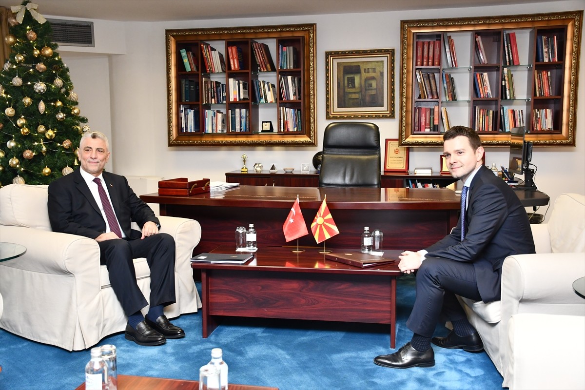Ticaret Bakanı Ömer Bolat, Kuzey Makedonya Dışişleri ve Dış Ticaret Bakanı Timço Mucunski ile...