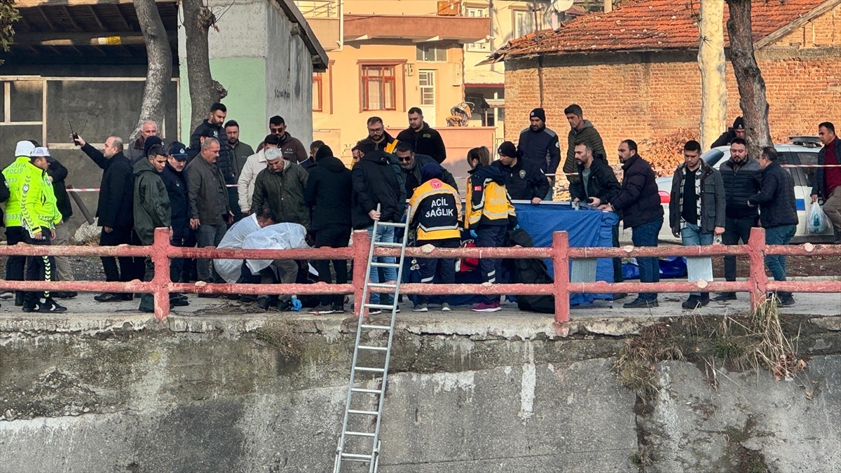 Tokat'ın Turhal ilçesinde, Yeşilırmak'ta erkek cesedi bulundu. İhbar üzerine olay yerine polis...