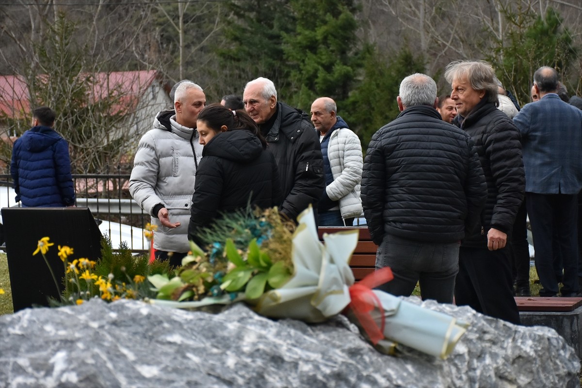 Trabzonspor'da futbolculuk, teknik direktörlük ve kulüp başkanlığı görevinde bulunan tek kişi...