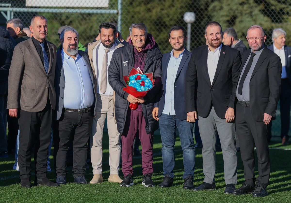 Trabzonspor Kulübü Divan Başkanlık Kurulu Başkanı Mahmut Ören, kurullar ve eski asbaşkanlar...