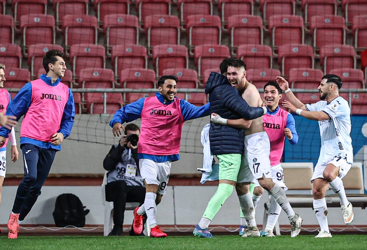 Trendyol Süper Lig'in 17. haftası, Atakaş Hatayspor ile Adana Demirspor Mersin Stadyumu'nda...