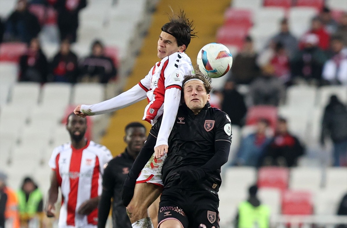 Trendyol Süper Lig'in 17. haftasında Net Global Sivasspor ile Reeder Samsunspor, BG Grup 4 Eylül...