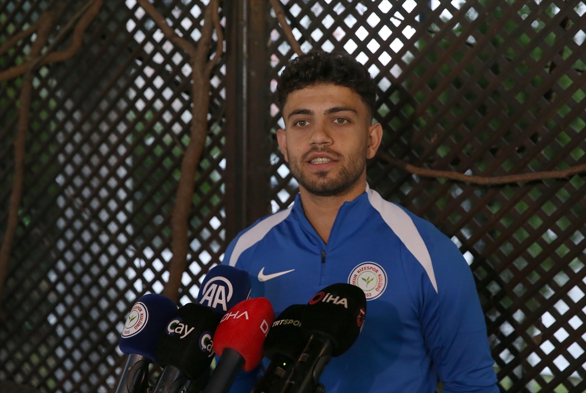 Trendyol Süper Lig ekiplerinden Çaykur Rizespor'un oyuncusu Mithat Pala, Mehmet Cengiz...