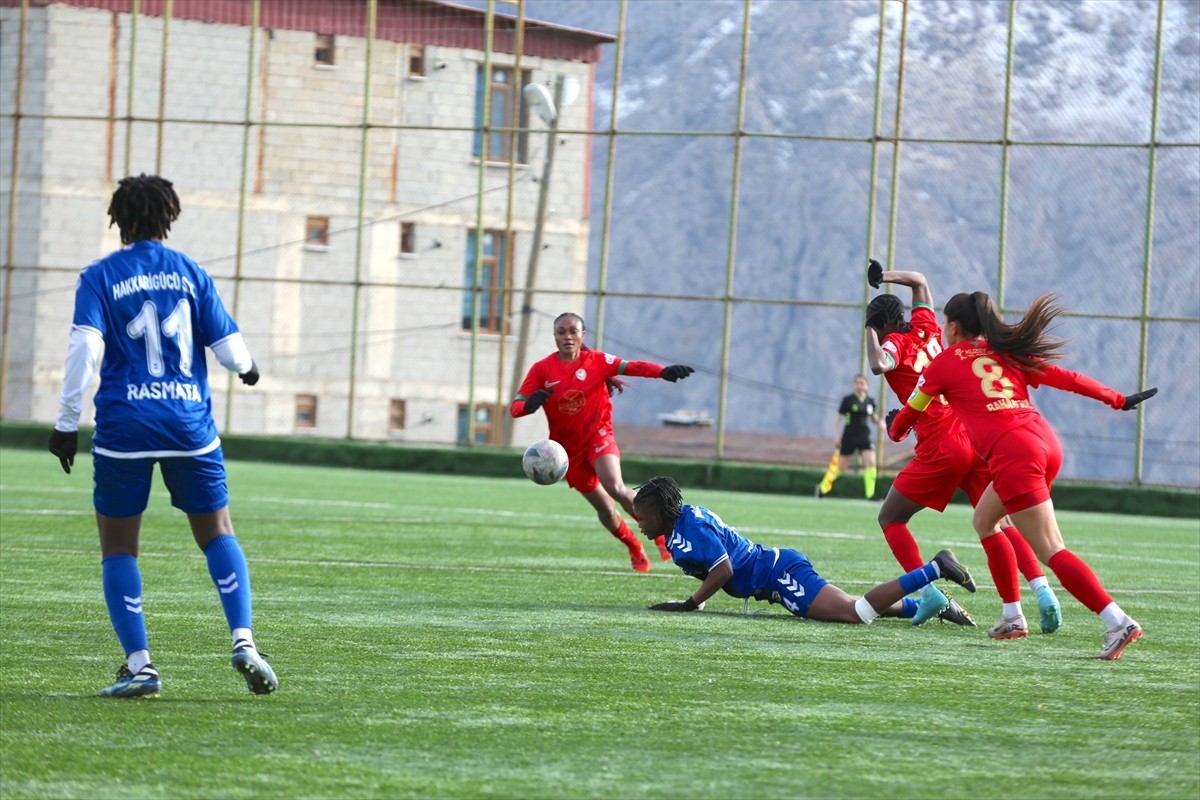  Turkcell Kadın Futbol Süper Ligi'nin 12. haftasında Hakkarigücü ile Amed Sportif Faaliyetler...