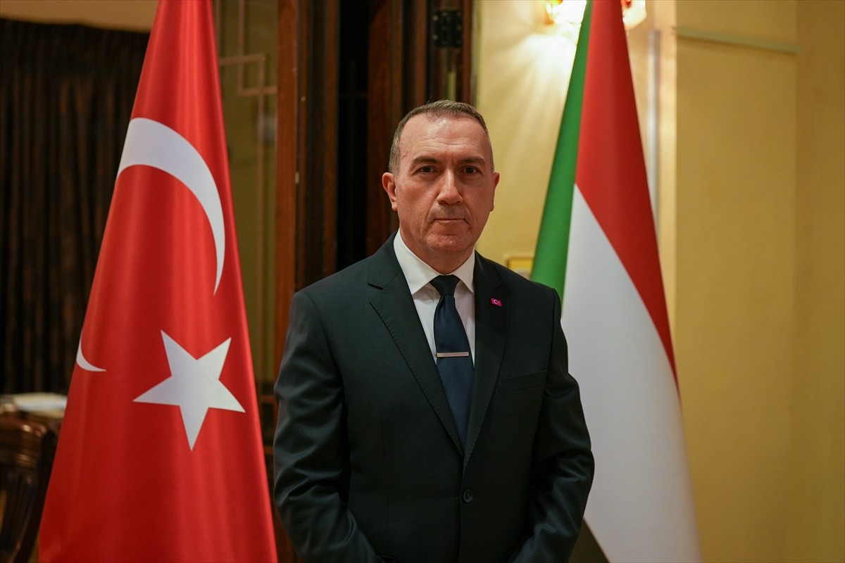 Türkiye'nin Hartum Büyükelçisi Fatih Yıldız, Büyükelçiliğin bünyesinde, askeri ataşelikten...