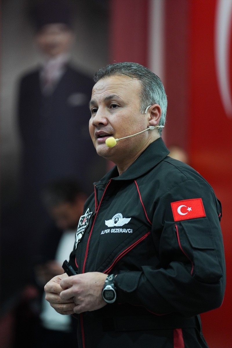 Türkiye'nin ilk astronotu Alper Gezeravcı, Türk Hava Kurumu (THK) Üniversitesi Merkez Kampüs...