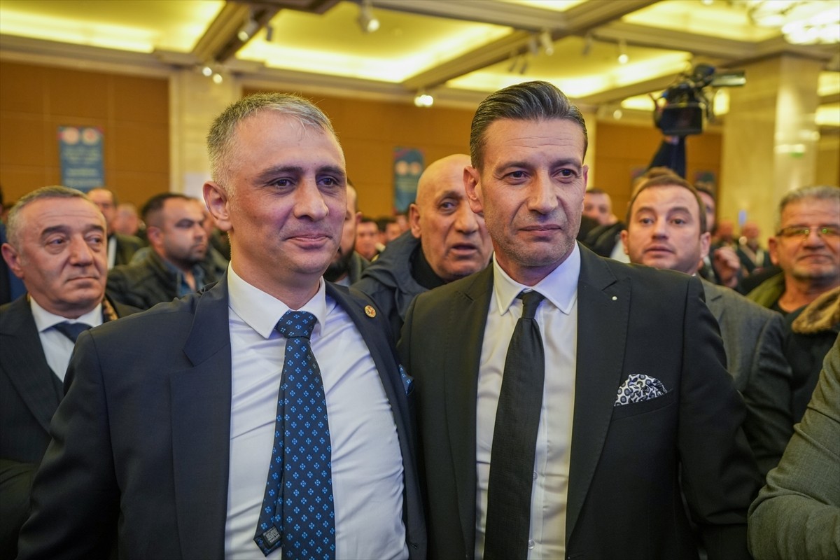 Türkiye Boks Federasyonu 6. Olağan ve 8. Mali Genel Kurulunda başkanlığa Suat Hekimoğlu (sağda)...