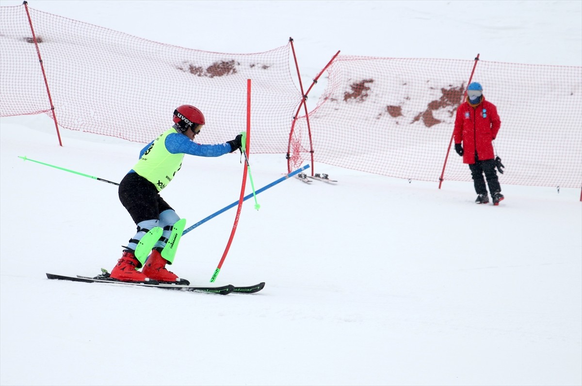 Türkiye Kayak Federasyonu, Türkiye'nin kayaktaki başarısını artırmak ve dünya sıralamasında ilk...