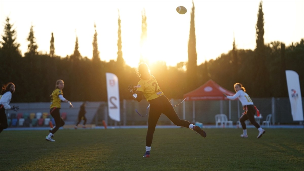 Türkiye Ragbi Federasyonu Başkanı Nahit Şahin, bünyelerinde yer alan branşlarda milli sporcuların...