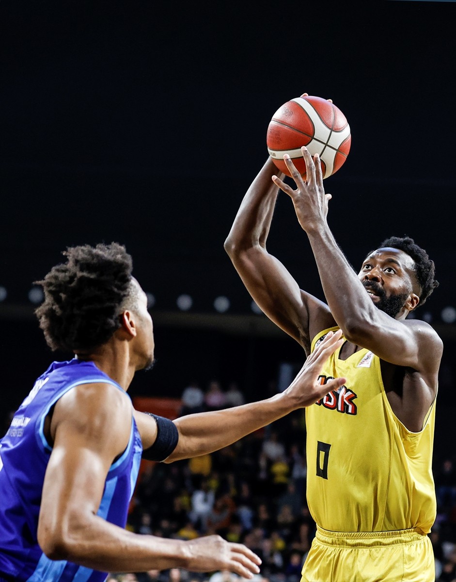 Türkiye Sigorta Basketbol Süper Ligi'nin 10. haftasında Mersin Spor ile Türk Telekom Servet...