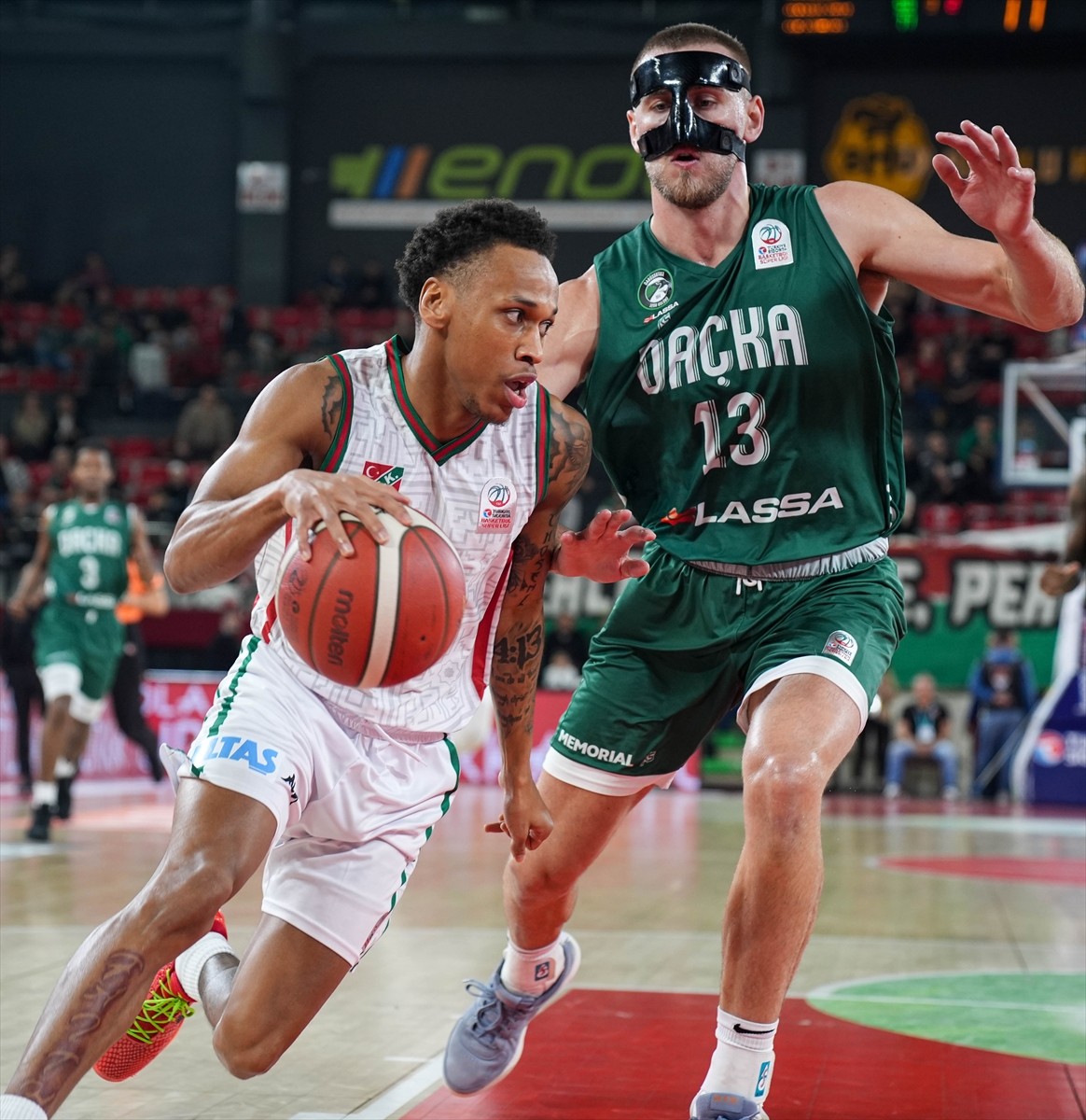 Türkiye Sigorta Basketbol Süper Ligi 9. hafta mücadelesinde Karşıyaka ile Darüşşafaka Lassa...