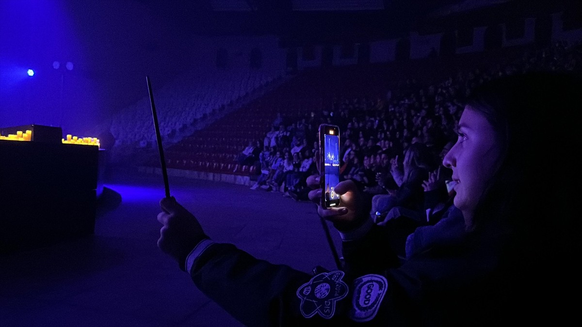 Ukraynalı müzik grubu Prime Orchestra, savaştan etkilenen Ukraynalılara yardım etmek amacıyla...