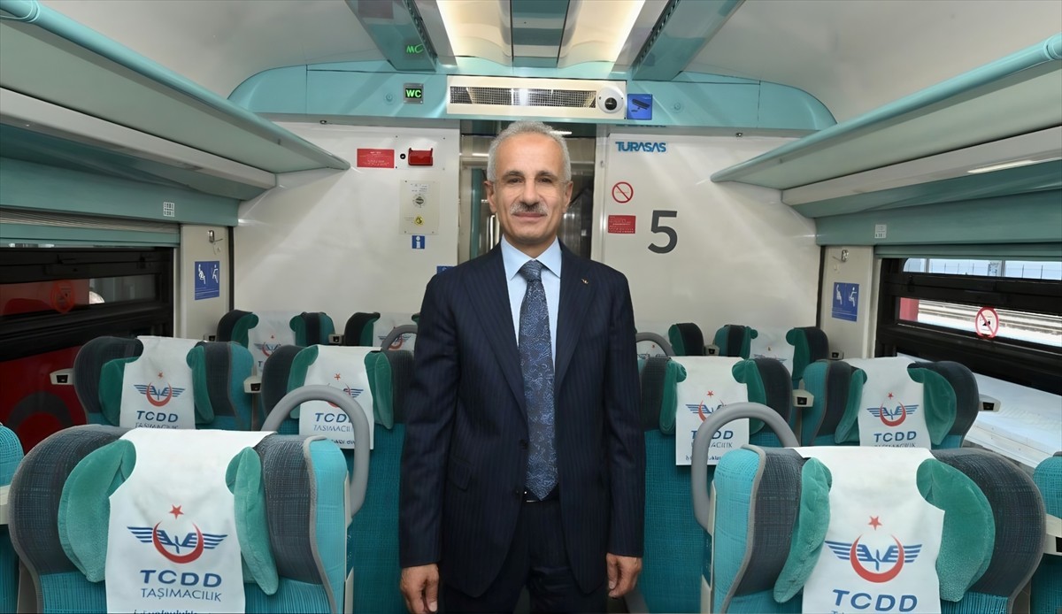 Ulaştırma ve Altyapı Bakanı Abdulkadir Uraloğlu, İstanbul-Konya YHT Hattı'nda 10 yılda 11,2 milyon...