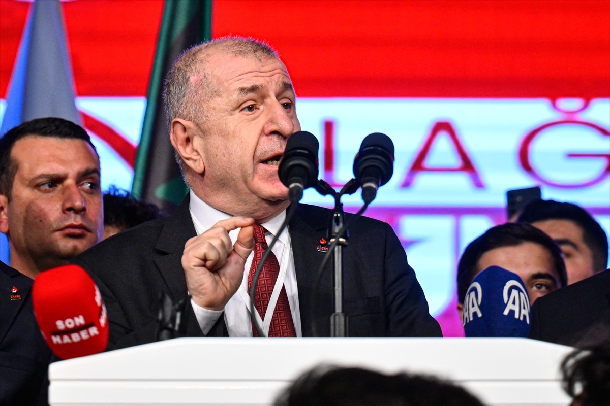 Ümit Özdağ, Zafer Partisi 2. Olağan Büyük Kongresi'nde, Genel Başkanlığa yeniden seçildi. Nazım...