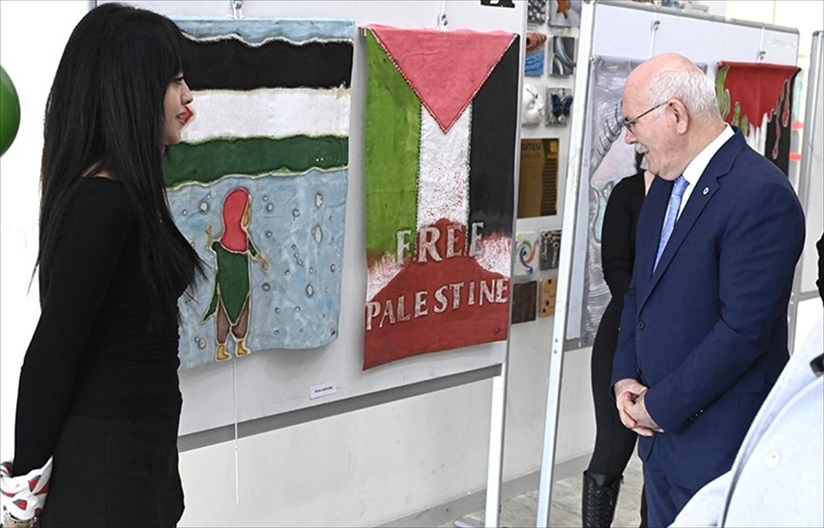 Uşak Üniversitesi Güzel Sanatlar Fakültesi Tekstil ve Moda Tasarımı Bölümü öğrencileri tarafından...
