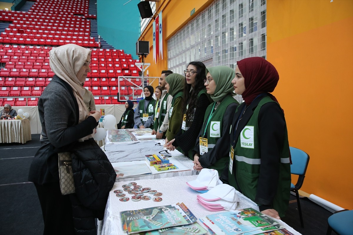 Van'da Yüzüncü Yıl Üniversitesi (YYÜ) ile Yeşilay Van Şubesi işbirliğinde bu yıl ilki düzenlenen...