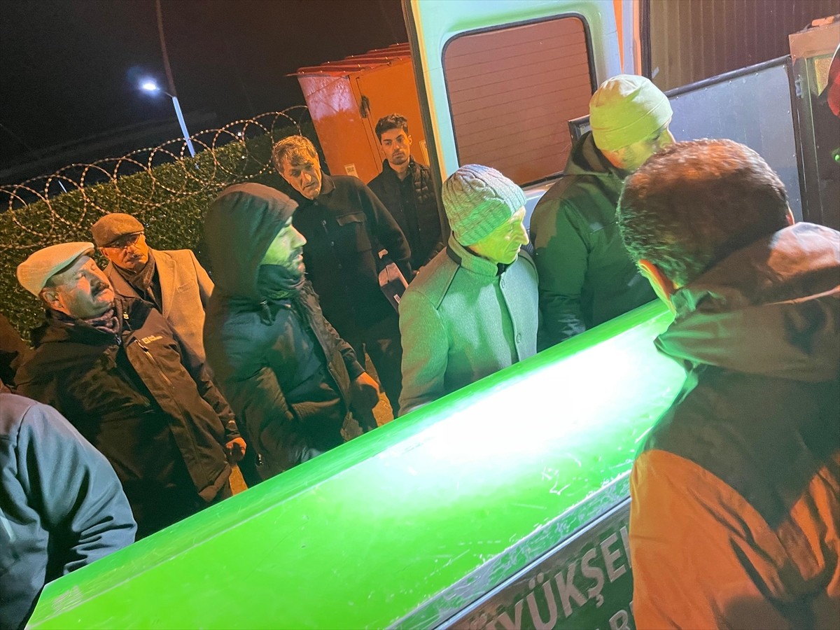 Van'ın Muradiye ilçesinde, evinde suların kesilmesi nedeniyle vanayı kontrol etmek için içme suyu...