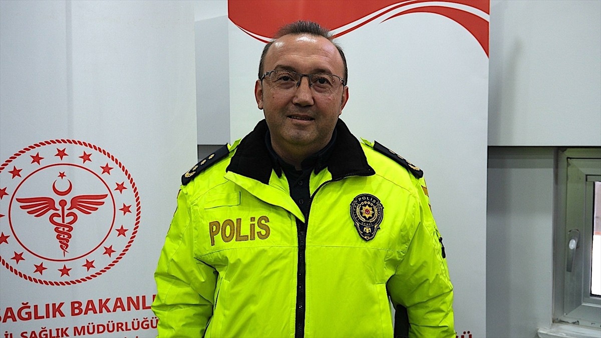 Van İl Sağlık Müdürlüğü, trafik kazalarını önlemek ve acil durum araçlarının vakaya daha hızlı...