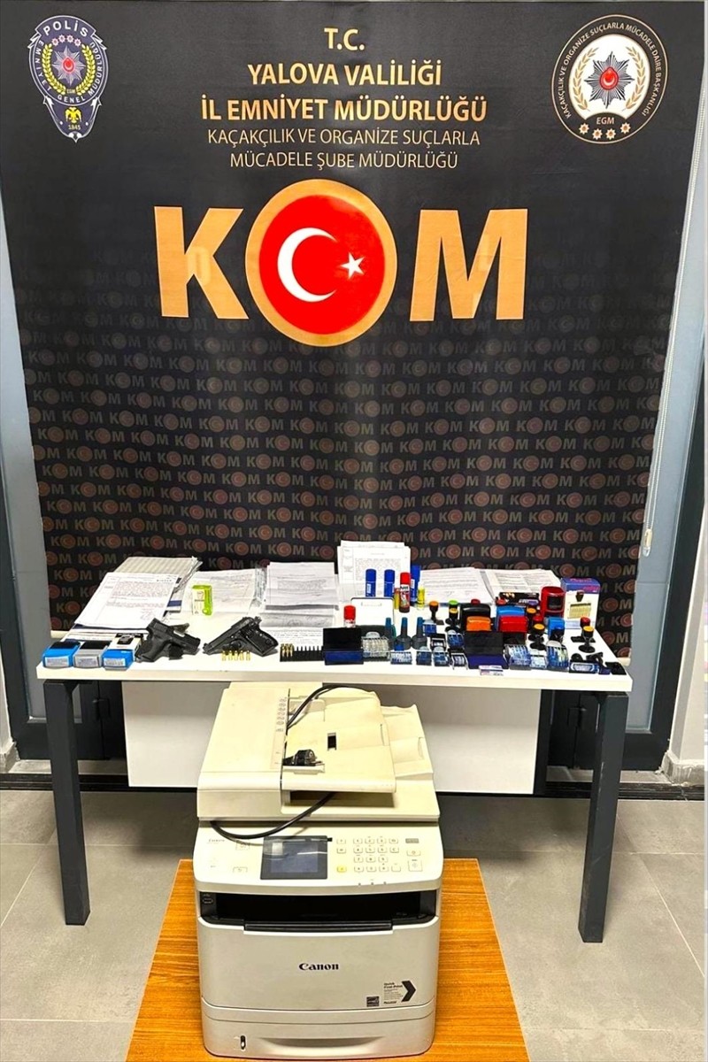 Yalova merkezli 3 ilde, sahte belgelerle ticari şirketleri ele geçirerek gayrimenkullerini satan...