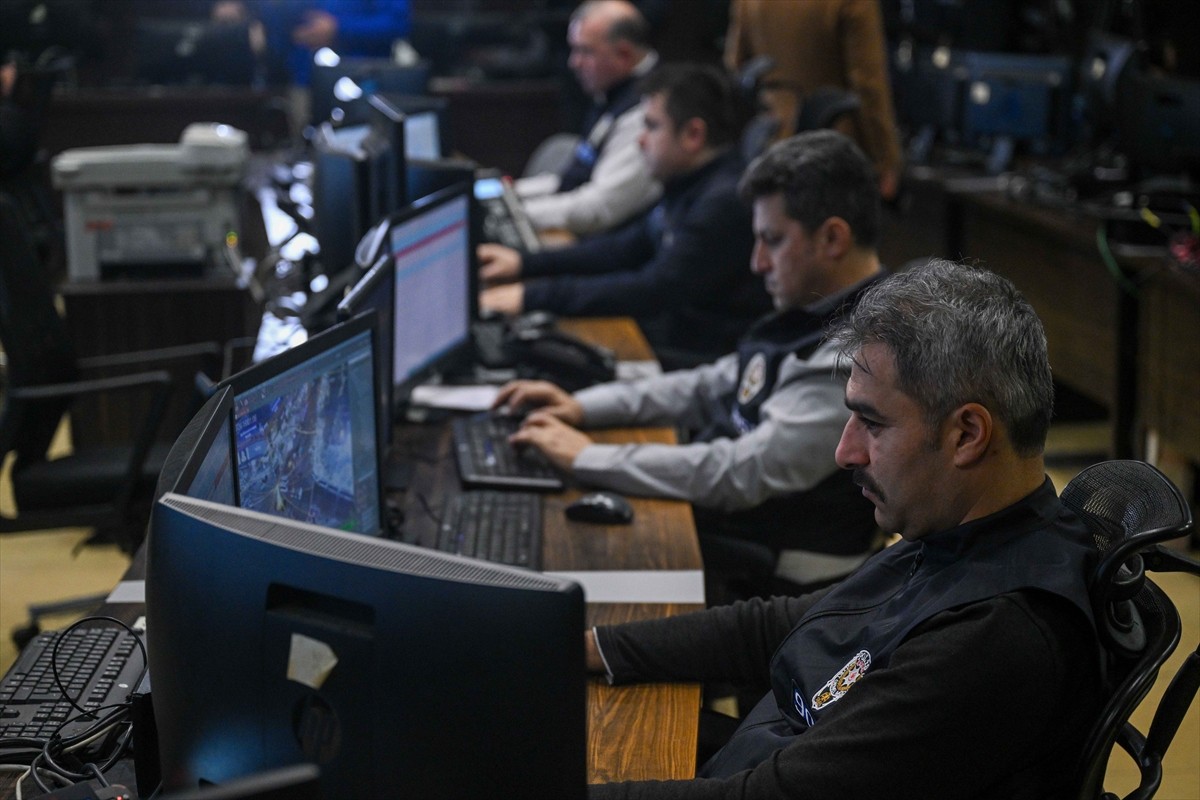 Yılbaşı denetimleri Ankara Emniyet Müdürlüğü Kent Güvenlik Yönetim Sistemi (KGYS) Merkezi'nden...