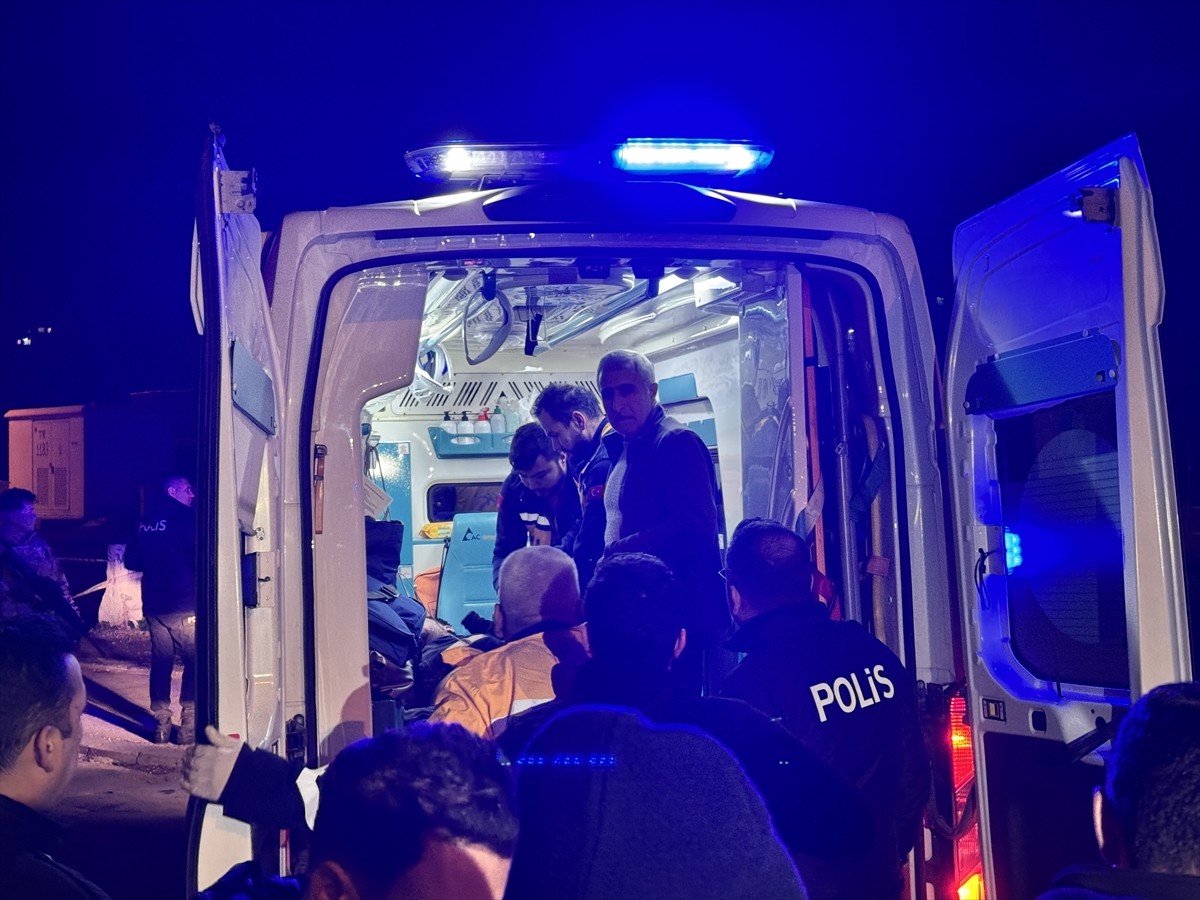 Adana'da polis merkezi inşaatına molotofkokteyli atarak kaçmaya çalışan şüpheli, yaralı...