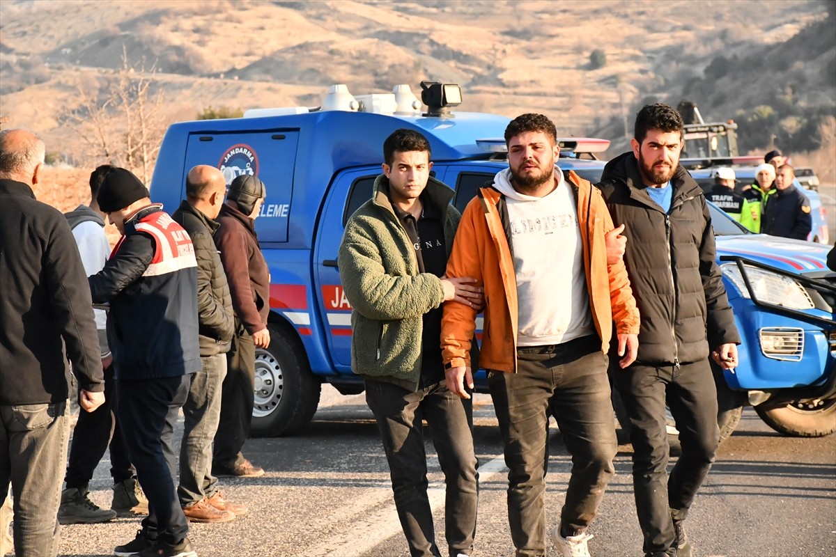  Adıyaman'ın Besni ilçesinde seyir halindeki traktörden düşen kişi hayatını kaybetti.