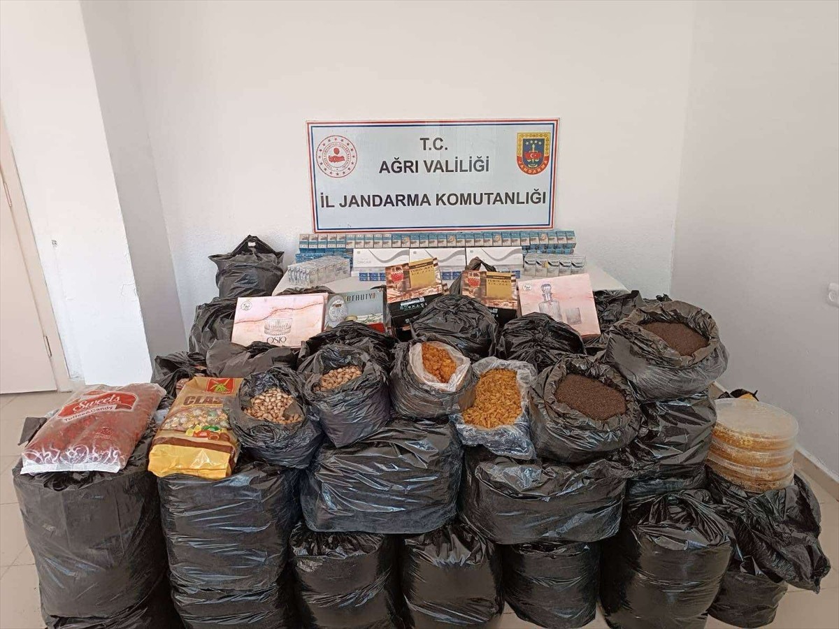 Ağrı'nın Doğubayazıt ilçesinde düzenlenen kaçakçılık operasyonunda 9 şüpheli gözaltına alındı....