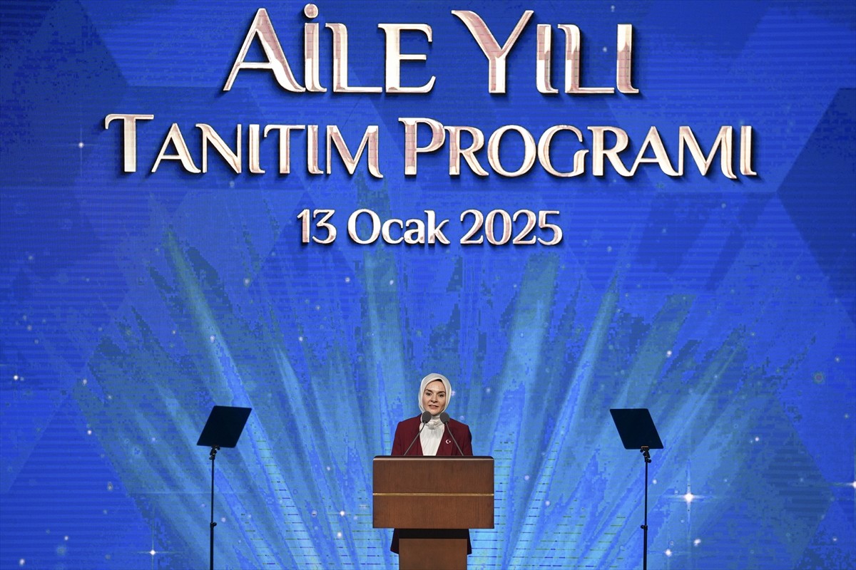 Aile ve Sosyal Hizmetler Bakanı Mahinur Özdemir Göktaş, "Ailemiz Geleceğimiz" temasıyla...