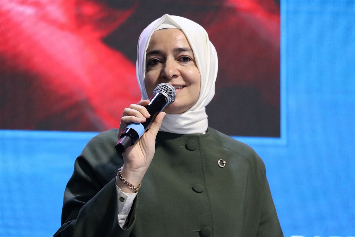 AK Parti Genel Başkan Yardımcısı Fatma Betül Sayan Kaya, partisinin Gaziantep İl Gençlik Kolları...