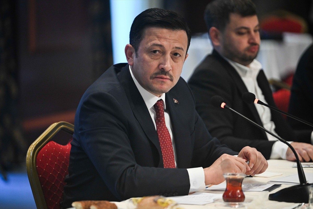  AK Parti Genel Başkan Yardımcısı Hamza Dağ, AK Parti Genel Merkezi'nde gazetecilerle bir araya...