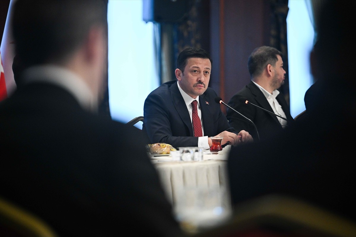  AK Parti Genel Başkan Yardımcısı Hamza Dağ, AK Parti Genel Merkezi'nde gazetecilerle bir araya...