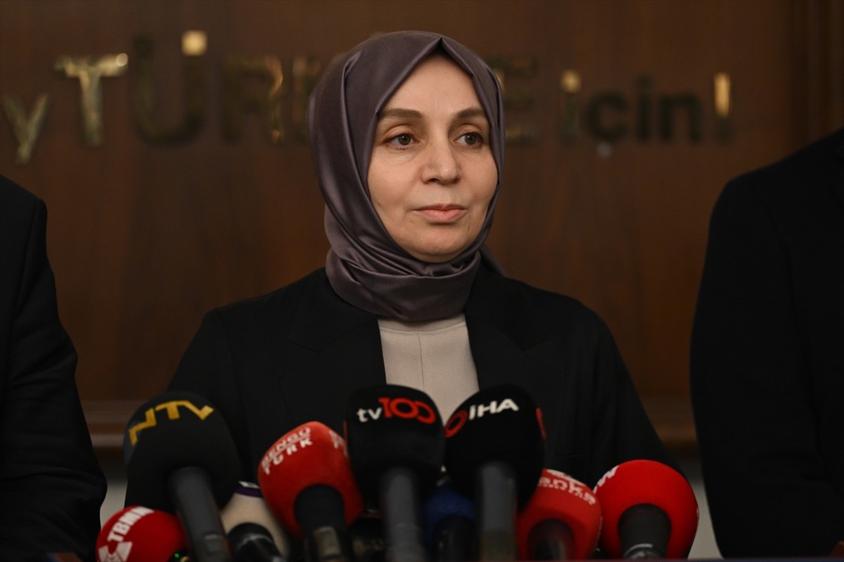 AK Parti Grup Başkanvekili Leyla Şahin Usta (fotoğrafta), AK Parti Grup Başkanvekili Bahadır...