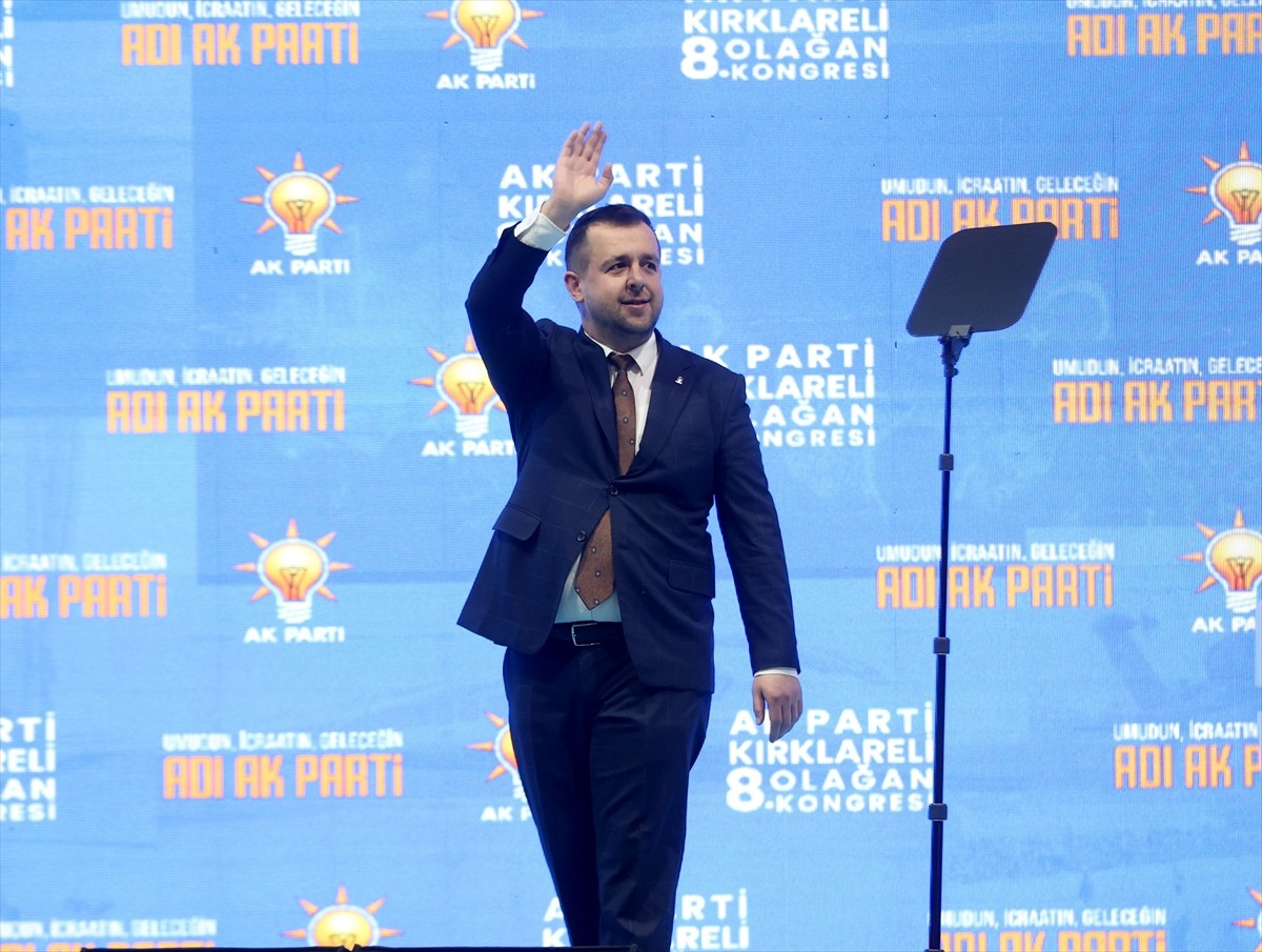 AK Parti Kırklareli İl Başkanı Yunus Ercan Dağtaş, partisinin Atatürk Spor Salonu'nda düzenlenen...