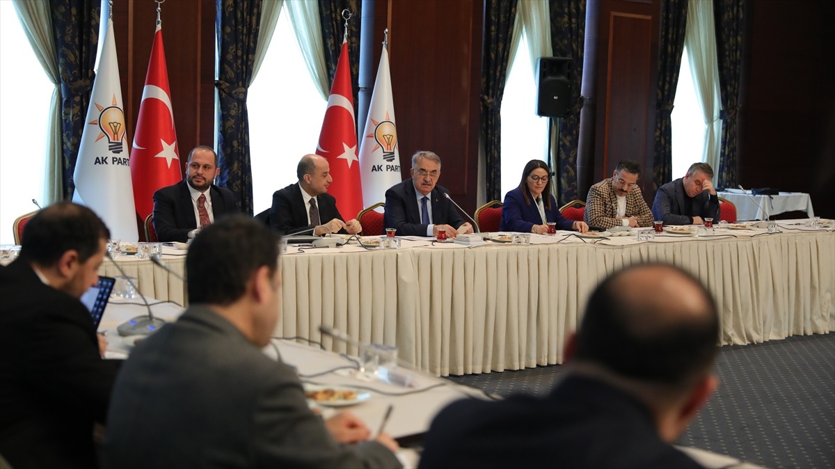 AK Parti Siyasi ve Hukuki İşler Başkanlığı tarafından düzenlenen "Yeni Anayasa" çalıştaylarının...