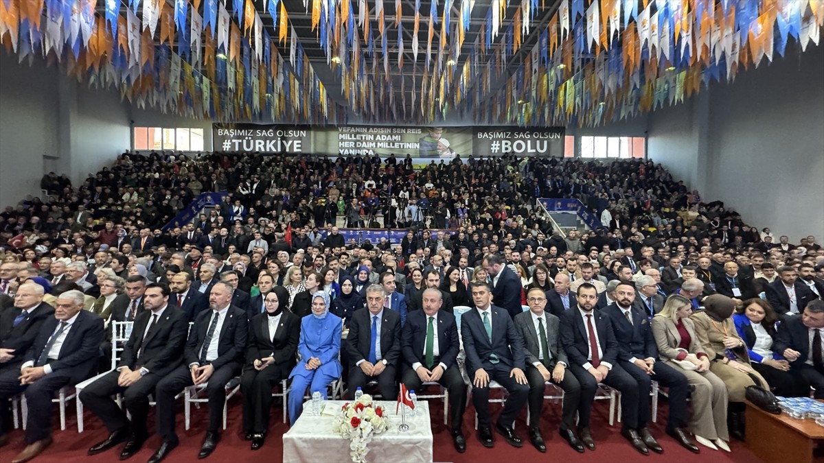 AK Parti Tekirdağ 8. Olağan İl Kongresi, İsmet İnönü Kapalı Spor Salonu'nda gerçekleşti. Kongreye...