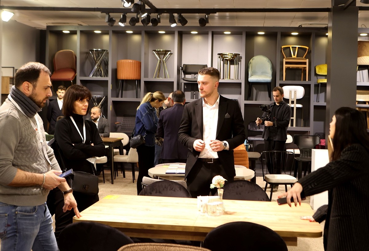 Alanında dünyanın en prestijli üç fuarından birisi olan Uluslararası İstanbul Mobilya Fuarı'nı...