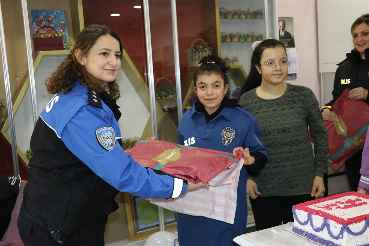 Amasya'da İl Emniyet Müdür Yardımcısı Aynur Saraç ve İl Emniyet Müdürlüğü Toplum Destekli Polislik...