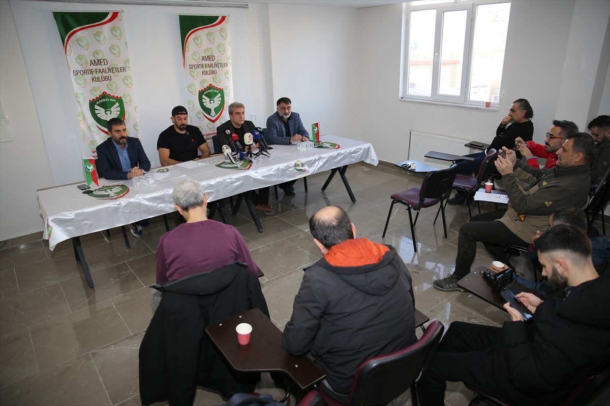  Amed Sportif Faaliyetler'in başkanı Burç Baysal, Amedspor Şehmus Özer Tesisleri'nde, teknik...