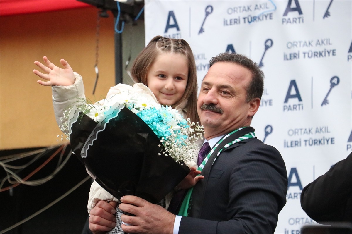 Anahtar Parti (A Parti) Genel Başkanı Yavuz Ağıralioğlu, partisinin İzmit ilçesi Körfez...