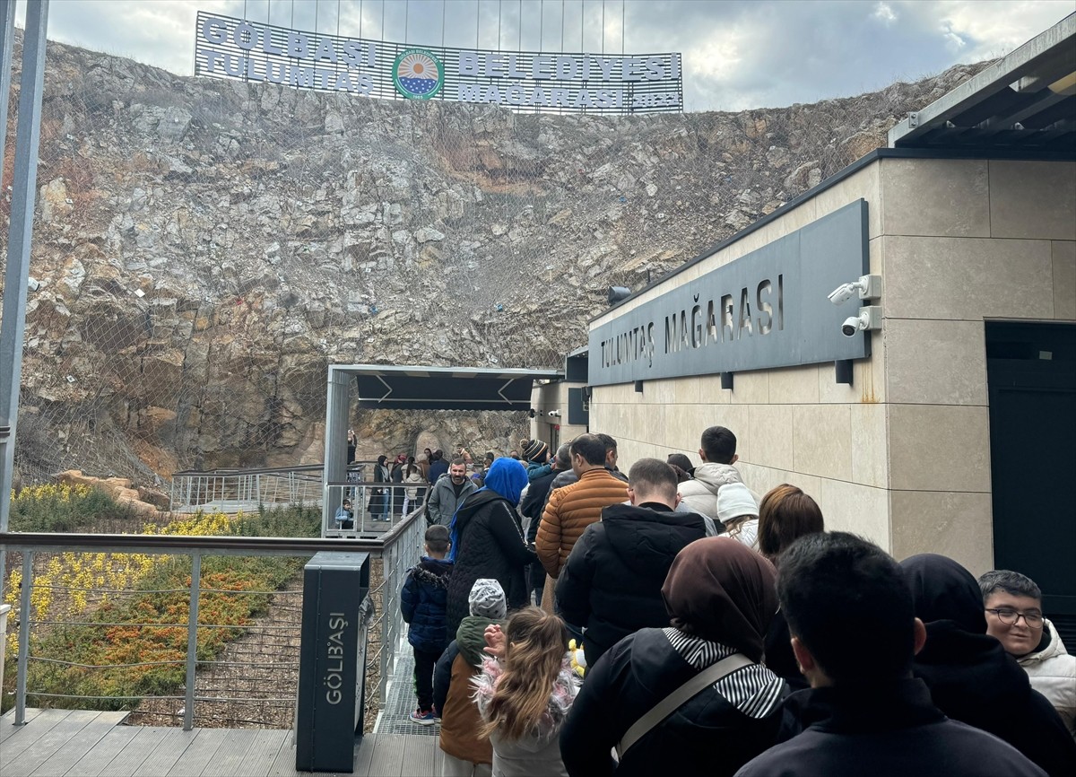 Ankara'nın Gölbaşı ilçesindeki Tulumtaş Mağarası, hafta sonu ziyaretçilerin ilgi odağı oldu. Doğal...