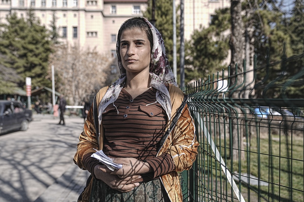 Ankara'nın Mamak ilçesinde sahipsiz köpeklerin saldırısına uğrayan 5 aylık hamile İpek Kaya...