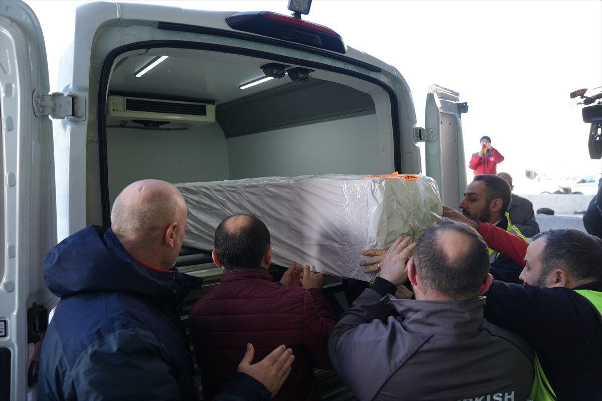 Antalya'da tedavi gördüğü hastanede vefat eden 79 yaşındaki sanatçı Ferdi Tayfur'un cenazesi...