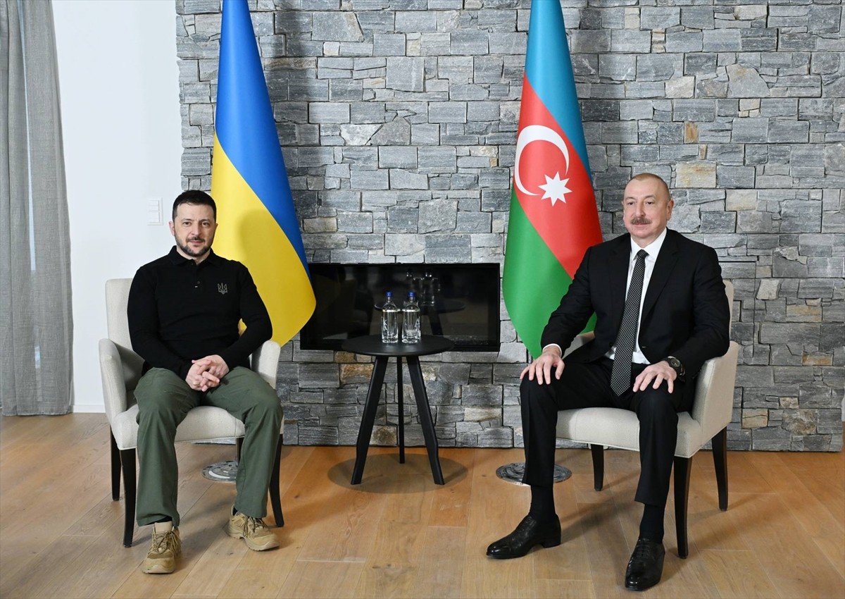 Azerbaycan Cumhurbaşkanı İlham Aliyev ile Ukrayna Devlet Başkanı Volodimir Zelenskiy İsviçre'nin...